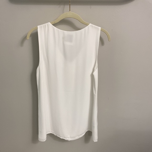 Lysse sleeveless ruffle blouse - Picture 2 of 4